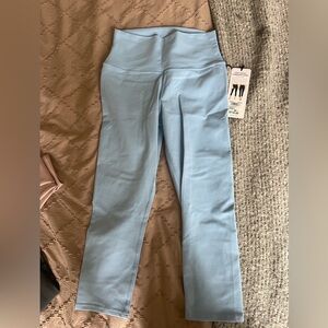 Alo yoga capris in ‘blue skies.